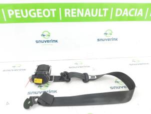 Usados Cinturón de seguridad derecha delante Renault Trafic (1FL/2FL/3FL/4FL) 1.6 dCi 90 Precio € 96,80 IVA incluido ofrecido por Snuverink Autodemontage