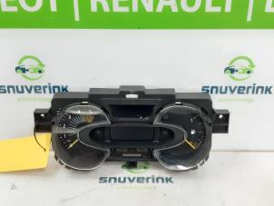 Gebrauchte Instrumentenbrett Renault Trafic (1FL/2FL/3FL/4FL) 1.6 dCi 90 Preis auf Anfrage angeboten von Snuverink Autodemontage