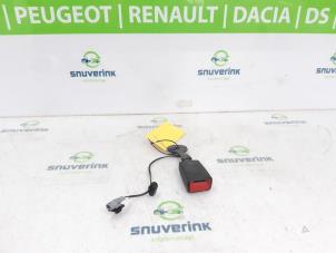 Used Front seatbelt buckle, left Renault Trafic (1FL/2FL/3FL/4FL) 1.6 dCi 90 Price on request offered by Snuverink Autodemontage