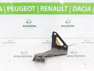 Used Sliding door roller, right Renault Trafic (1FL/2FL/3FL/4FL) 1.6 dCi 90 Price on request offered by Snuverink Autodemontage