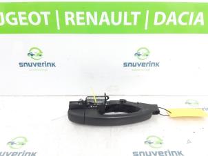 Używane Uchwyt tylnych drzwi samochodu dostawczego Renault Trafic (1FL/2FL/3FL/4FL) 1.6 dCi 90 Cena na żądanie oferowane przez Snuverink Autodemontage