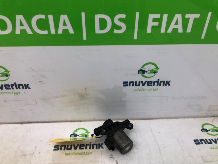 Begagnade Vattenpump Renault Trafic (1FL/2FL/3FL/4FL) 2.0 dCi 16V 120 Pris € 84,70 Inklusive moms erbjuds av Snuverink Autodemontage
