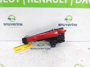 Used Door handle 4-door, front left Renault Arkana (RJLL) 1.6 E-Tech 145 16V Price on request offered by Snuverink Autodemontage
