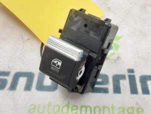 Used Electric window switch Renault Arkana (RJLL) 1.6 E-Tech 145 16V Price € 30,00 Margin scheme offered by Snuverink Autodemontage