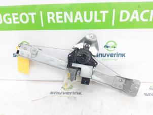 Usagé Mécanique vitre 4portes arrière gauche Renault Arkana (RJLL) 1.6 E-Tech 145 16V Prix sur demande proposé par Snuverink Autodemontage