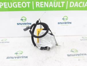 Usagé Serrure arrière droite Renault Arkana (RJLL) 1.6 E-Tech 145 16V Prix sur demande proposé par Snuverink Autodemontage
