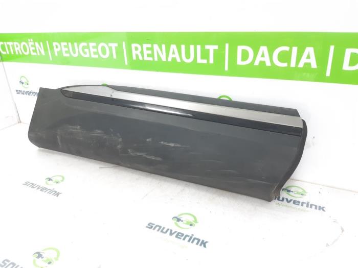 Door strip from a Renault Arkana (RJLL) 1.6 E-Tech 145 16V 2022
