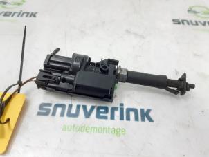 Used Tank flap lock motor Renault Clio IV Estate/Grandtour (7R) 1.5 Energy dCi 90 FAP Price € 50,00 Margin scheme offered by Snuverink Autodemontage