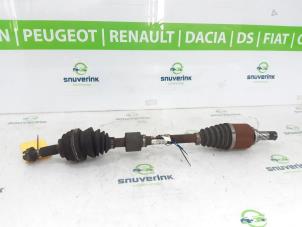 Usados Eje de transmisión izquierda delante Renault Clio IV Estate/Grandtour (7R) 1.5 Energy dCi 90 FAP Precio de solicitud ofrecido por Snuverink Autodemontage