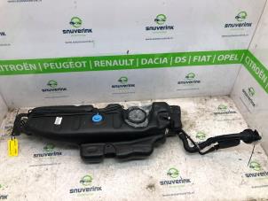 Usagé Réservoir de carburant Renault Twingo II (CN) 1.2 16V Prix € 90,00 Règlement à la marge proposé par Snuverink Autodemontage