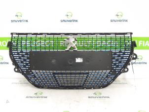 Used Grille Peugeot 208 II (UB/UH/UP) e-208 Price on request offered by Snuverink Autodemontage