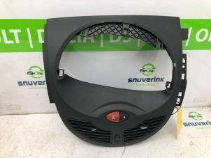 Used Dashboard vent Renault Twingo II (CN) 1.2 16V Price € 30,00 Margin scheme offered by Snuverink Autodemontage