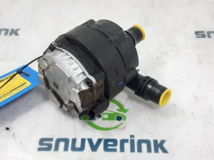 Water pump from a Peugeot 208 II (UB/UH/UP) e-208 2023