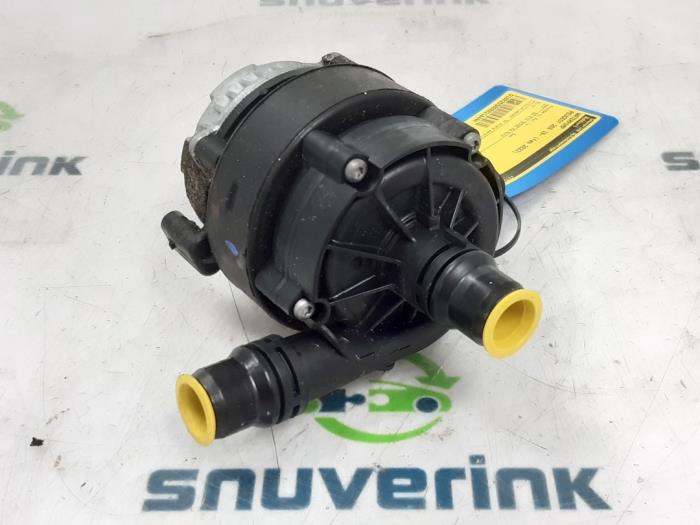 Water pump from a Peugeot 208 II (UB/UH/UP) e-208 2023