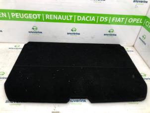 Usados Alfombrilla de maletero Renault Captur II (RJB) 1.6 E-Tech 160 Precio € 150,00 Norma de margen ofrecido por Snuverink Autodemontage