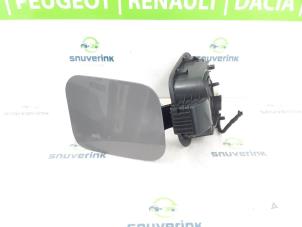 Gebrauchte Tankklappe Renault Captur II (RJB) 1.6 E-Tech 160 Preis auf Anfrage angeboten von Snuverink Autodemontage