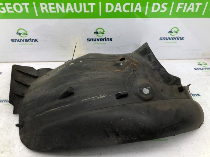 Używane Nadkole Renault Clio III (BR/CR) 1.4 16V Cena € 25,50 Procedura marży oferowane przez Snuverink Autodemontage