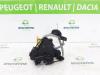 Renault Captur II (RJB) 1.6 E-Tech 160 Mecanismo de cerradura de puerta de 4 puertas izquierda delante