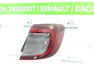 Usagé Feu arrière droit Renault Captur II (RJB) 1.6 E-Tech 160 Prix € 205,00 Règlement à la marge proposé par Snuverink Autodemontage
