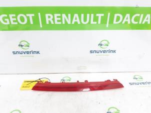 Usagé Feu de freinage supplémentaire centre Renault Captur II (RJB) 1.6 E-Tech 160 Prix € 40,00 Règlement à la marge proposé par Snuverink Autodemontage