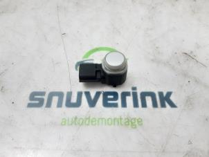 Usagé Capteur aide au stationnement Renault Captur II (RJB) 1.6 E-Tech 160 Prix € 25,00 Règlement à la marge proposé par Snuverink Autodemontage