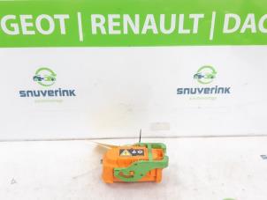 Usagé Prise de service hybride Renault Captur II (RJB) 1.6 E-Tech 160 Prix € 40,00 Règlement à la marge proposé par Snuverink Autodemontage