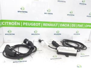 Usagé Câble de recharge électrique Renault Captur II (RJB) 1.6 E-Tech 160 Prix sur demande proposé par Snuverink Autodemontage