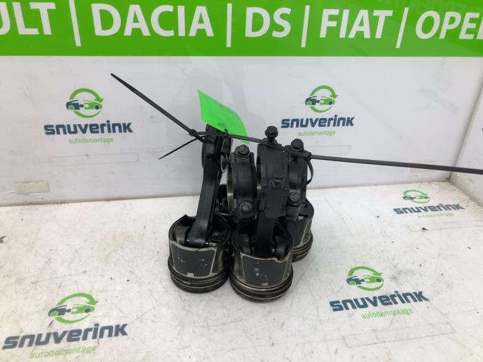 Usagé Bielle Opel Vivaro B 1.6 CDTI Biturbo 120 Prix € 190,58 Prix TTC proposé par Snuverink Autodemontage