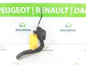 Used Accelerator pedal Renault Express 1.5 dCi 75 Price on request offered by Snuverink Autodemontage