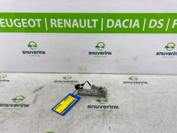 Używane Blokada dachu cabrio Peugeot 206 CC (2D) 2.0 16V Cena € 63,00 Procedura marży oferowane przez Snuverink Autodemontage