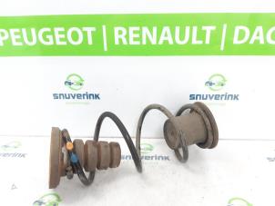 Gebrauchte Schraubenfeder hinten Renault Express 1.5 dCi 75 Preis auf Anfrage angeboten von Snuverink Autodemontage
