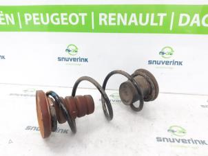 Gebrauchte Schraubenfeder hinten Renault Express 1.5 dCi 75 Preis auf Anfrage angeboten von Snuverink Autodemontage