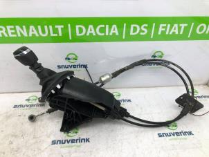 Used Gear stick Renault Trafic (1FL/2FL/3FL/4FL) 2.0 dCi 16V 120 Price on request offered by Snuverink Autodemontage