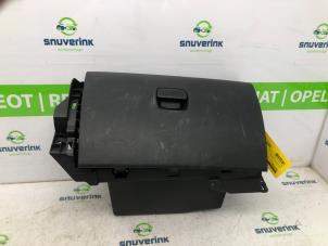 Used Glovebox Renault Trafic (1FL/2FL/3FL/4FL) 2.0 dCi 16V 120 Price € 96,80 Inclusive VAT offered by Snuverink Autodemontage