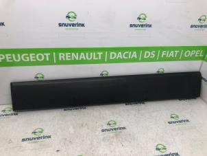Używane Listwa drzwiowa Renault Trafic (1FL/2FL/3FL/4FL) 1.6 dCi 90 Cena € 72,60 Z VAT oferowane przez Snuverink Autodemontage