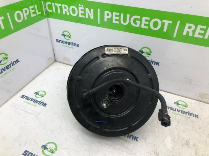 Usados Servofreno Renault Trafic (1FL/2FL/3FL/4FL) 1.6 dCi 90 Precio € 90,75 IVA incluido ofrecido por Snuverink Autodemontage
