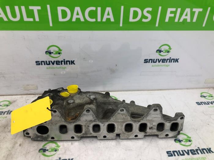 Używane Kolektor dolotowy Renault Trafic (1FL/2FL/3FL/4FL) 1.6 dCi 90 Cena € 76,23 Z VAT oferowane przez Snuverink Autodemontage