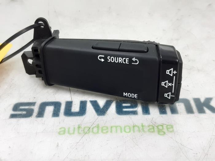 Używane Kierownica multifunkcyjna Renault Megane E-Tech (RCB) 60 kWh Cena € 48,40 Z VAT oferowane przez Snuverink Autodemontage