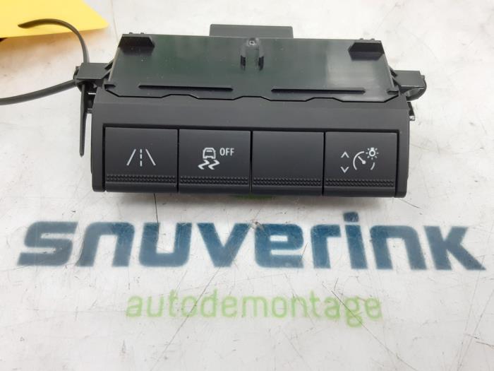 Usados Interruptor Renault Megane E-Tech (RCB) 60 kWh Precio € 36,29 IVA incluido ofrecido por Snuverink Autodemontage