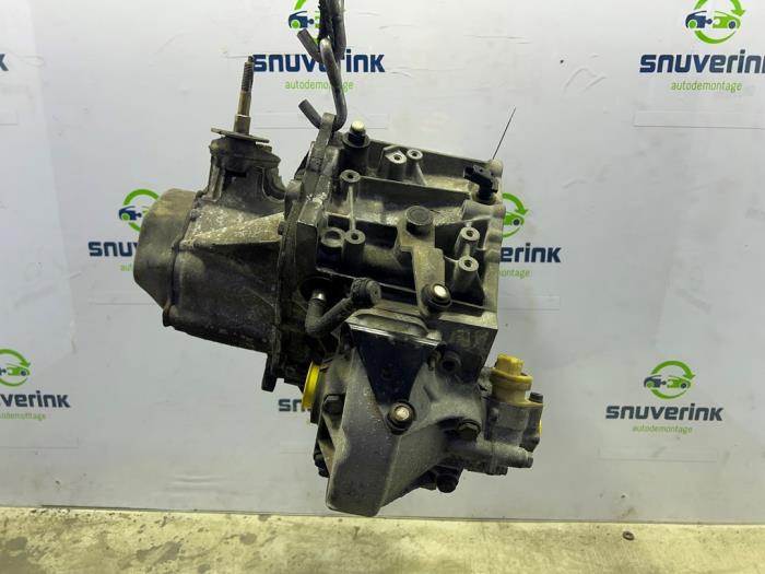 Gearbox from a Peugeot 206 CC (2D) 2.0 16V 2002