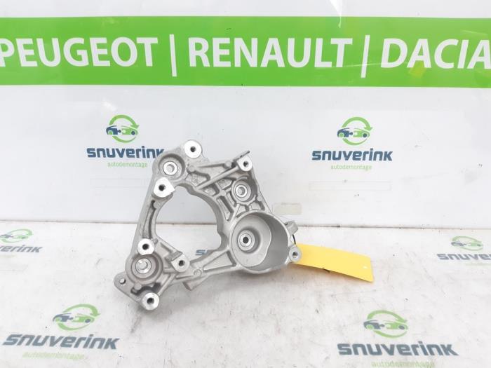 Usagé Support dynamo haut Renault Megane E-Tech (RCB) 60 kWh Prix € 54,45 Prix TTC proposé par Snuverink Autodemontage