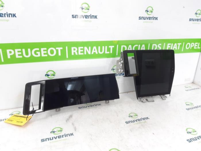 Używane Tablica rozdzielcza Renault Megane E-Tech (RCB) 60 kWh Cena € 435,60 Z VAT oferowane przez Snuverink Autodemontage