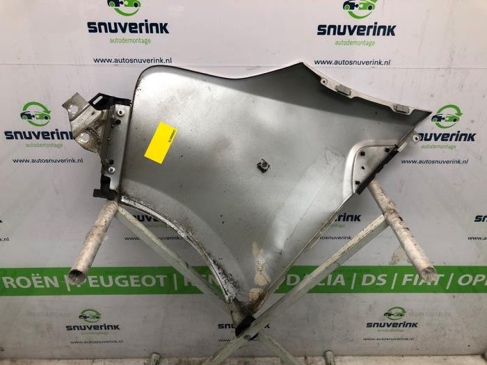 Front wing, right from a Renault Trafic (1FL/2FL/3FL/4FL) 1.6 dCi 90 2016