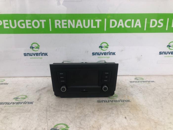 Używane Radio Seat Ibiza V (KJB) 1.0 TSI 12V Cena € 189,99 Procedura marży oferowane przez Snuverink Autodemontage