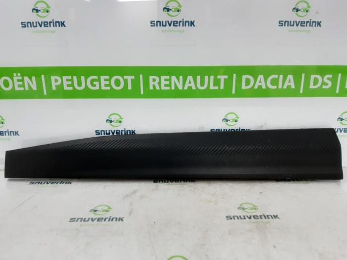 Begagnade Dörrstripe Renault Megane E-Tech (RCB) 60 kWh Pris € 92,57 Inklusive moms erbjuds av Snuverink Autodemontage