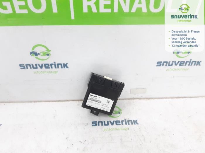 Usagé Ordinateur divers Renault Zoé (AG) R90 Prix € 81,68 Prix TTC proposé par Snuverink Autodemontage