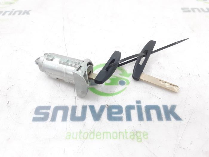 Door lock cylinder, left from a Renault Zoé (AG) R90 2018