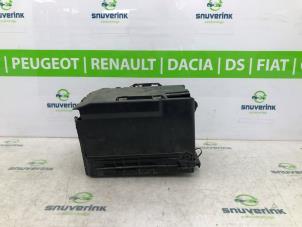 Usagé Boîtier de batterie Citroen C3 Aircross (2C/2R) 1.2 PureTech 82 Prix € 30,00 Règlement à la marge proposé par Snuverink Autodemontage