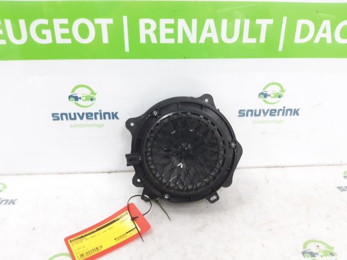 Używane Glosnik DS Automobiles DS 7 1.6 16V E-Tense 225 Cena € 30,25 Z VAT oferowane przez Snuverink Autodemontage