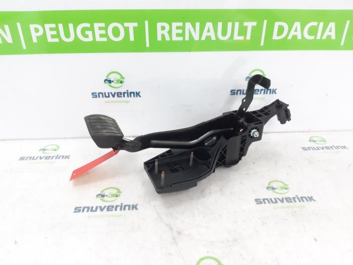 Używane Pedal hamulca DS Automobiles DS 7 1.6 16V E-Tense 225 Cena € 41,14 Z VAT oferowane przez Snuverink Autodemontage